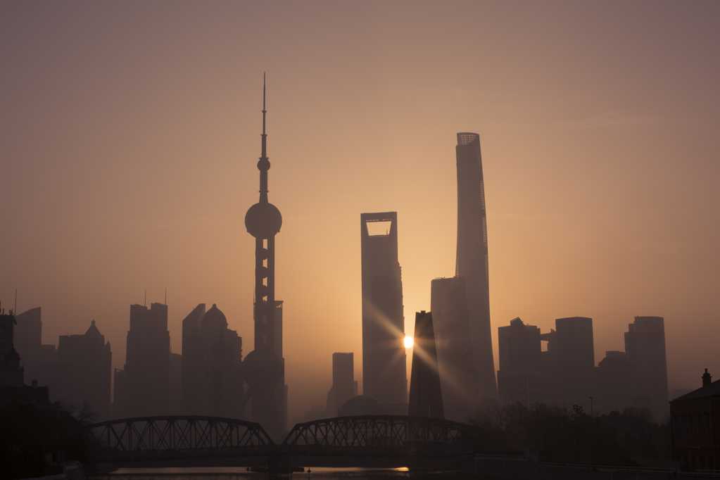 上海魔都的朝阳景致图片