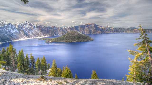 美国火山口湖自然风光图片