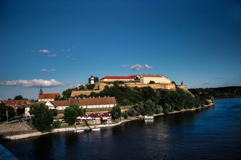 塞尔维亚彼得罗瓦拉丁建筑景色图片