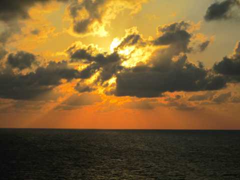 日落海平面夕阳图片