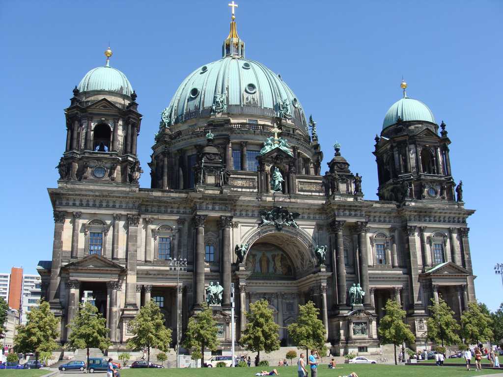 典雅的德国柏林大教堂建筑图片