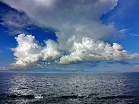 蓝天云彩海洋图片