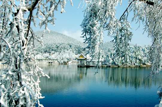 冬天唯美的如琴湖图片