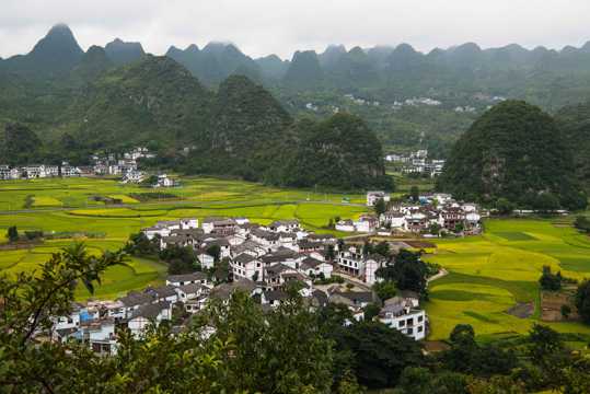 风景如画的贵州万峰林图片