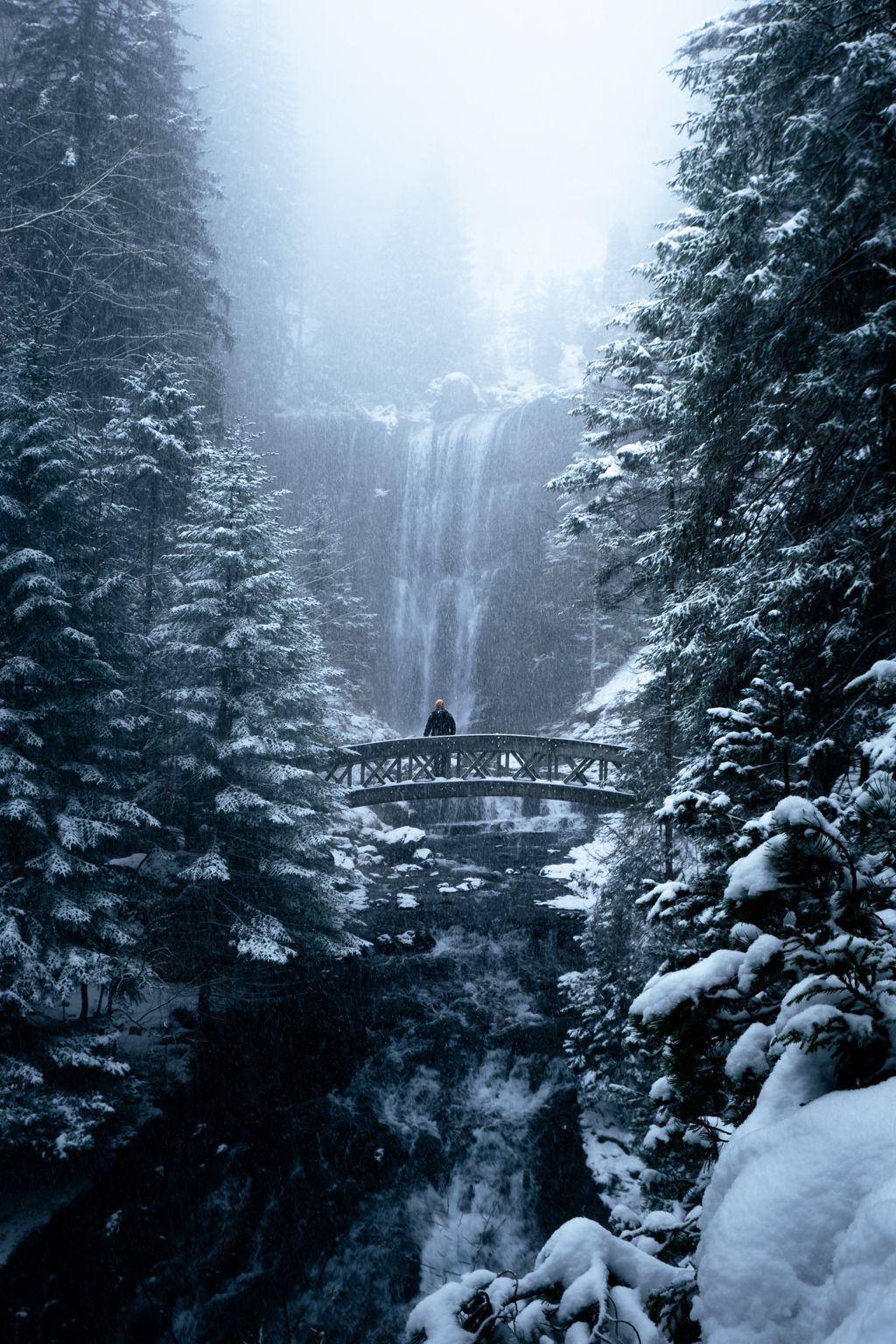 纯净唯美的冬日山川雪景图片