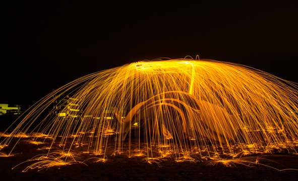 火树银花的霓虹夜景图片