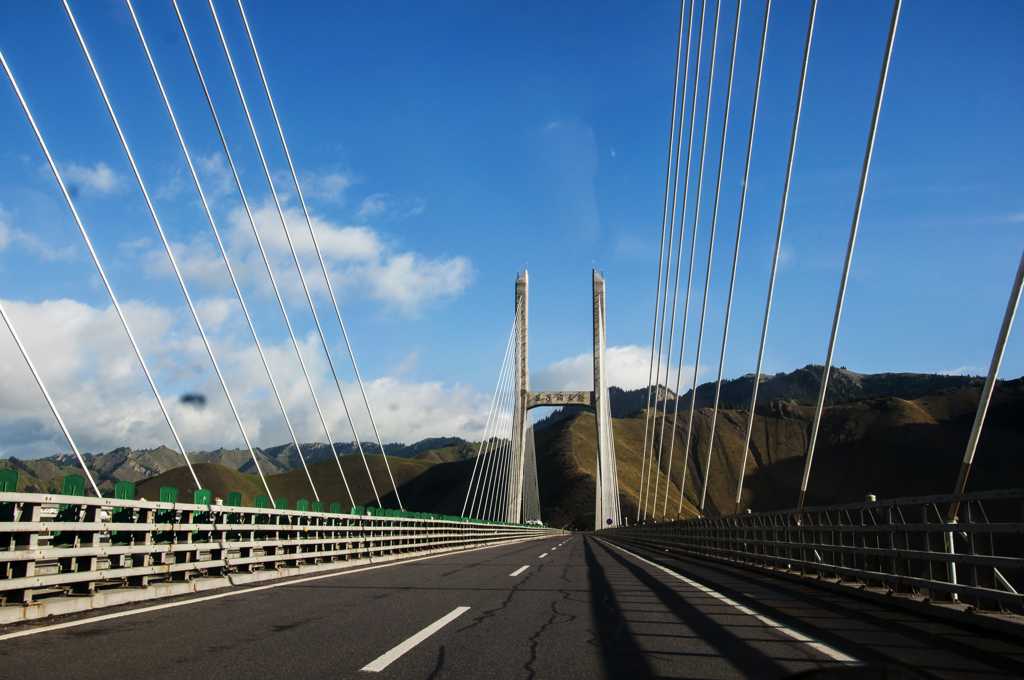 新疆伊犁果子沟大桥景致图片