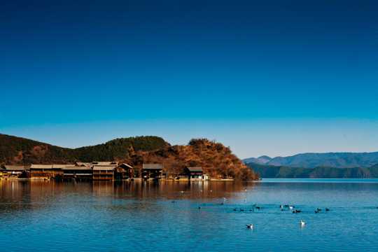 山清水秀的泸沽湖图片
