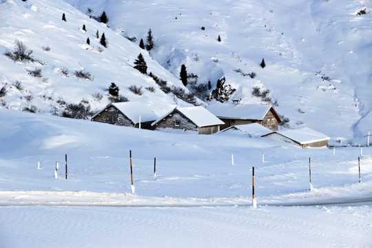 唯美的瑞士冬日雪景图片
