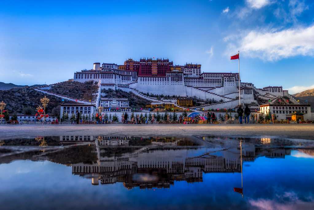 西藏拉萨布达拉宫建筑光景图片