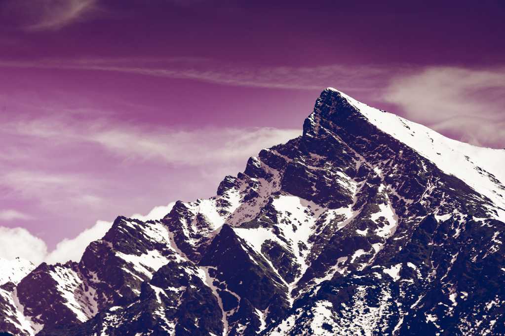 唯美的紫色雪山图片