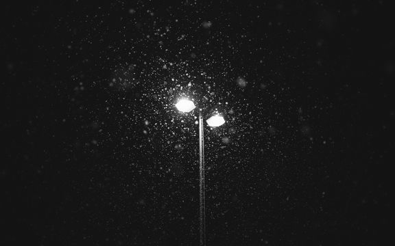 黑夜中的路灯图片