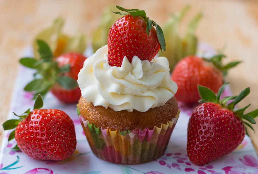 美味香甜的草莓小蛋糕