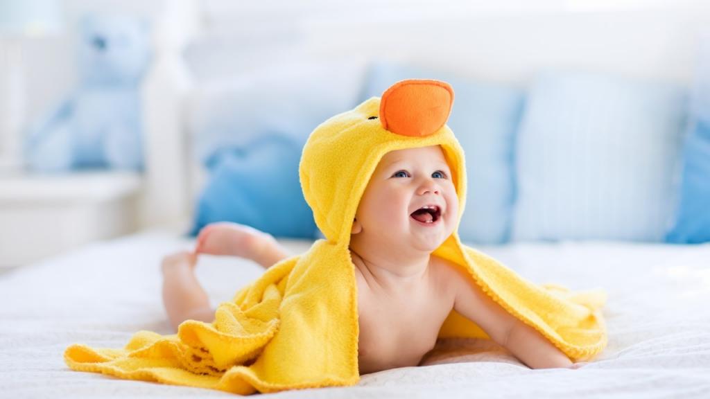 可爱的小宝贝,笑,沐浴后,鸭毛巾,黄色,4K,8K
