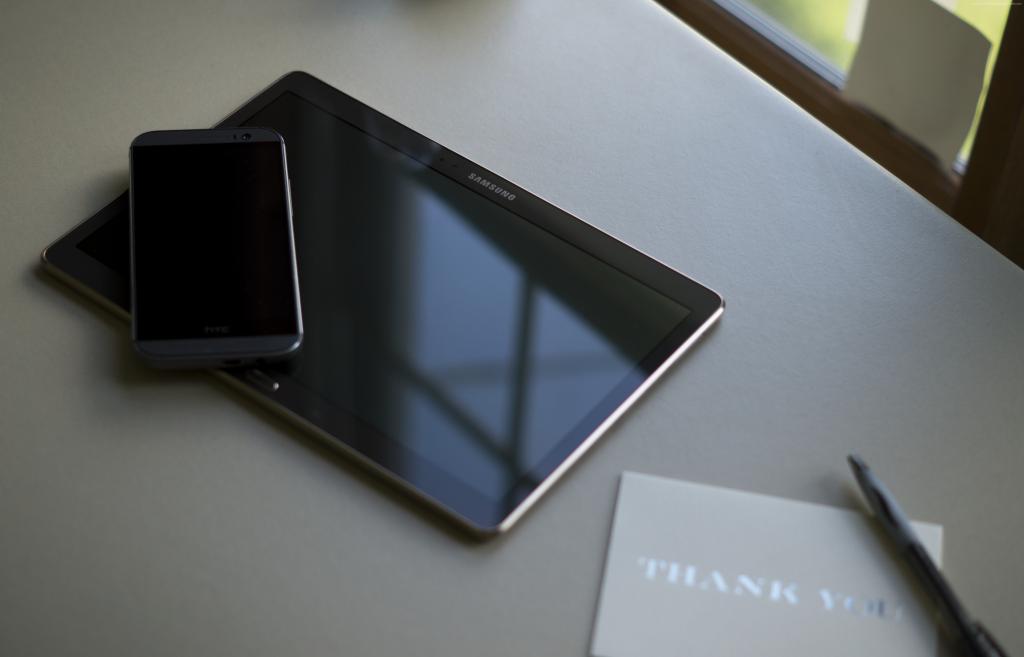 三星GALAXY Tab S,2015年最佳平板电脑,智能手机,审查,银色背景（水平）
