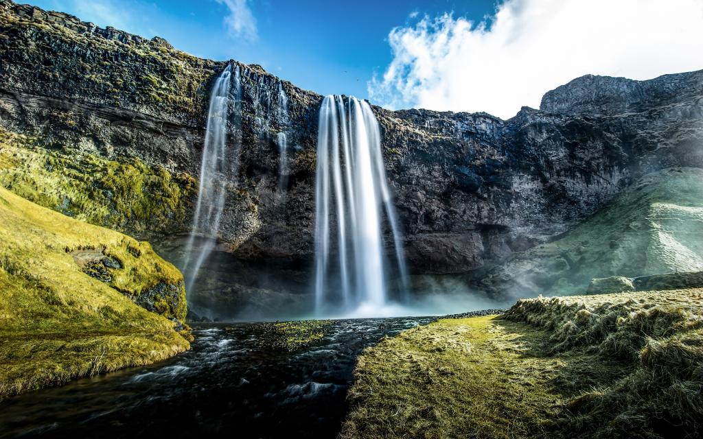 Seljalandsfoss瀑布冰岛